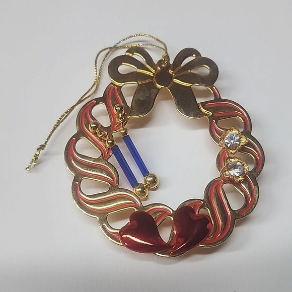 Avon Earring Christmas Wreath 3 Pairs of Earrings Dangle and Stud Red Gold Tone - Picture 1 of 3